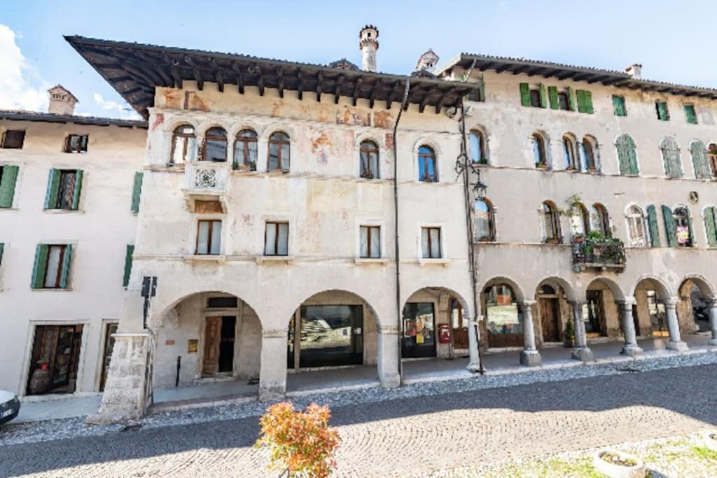 Loft Overlooking The Old Town . Feltre Buitenkant foto